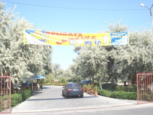 Staţiunea de fiţe Mamaia are loc şi pentru turistul venit cu cortul în spinare